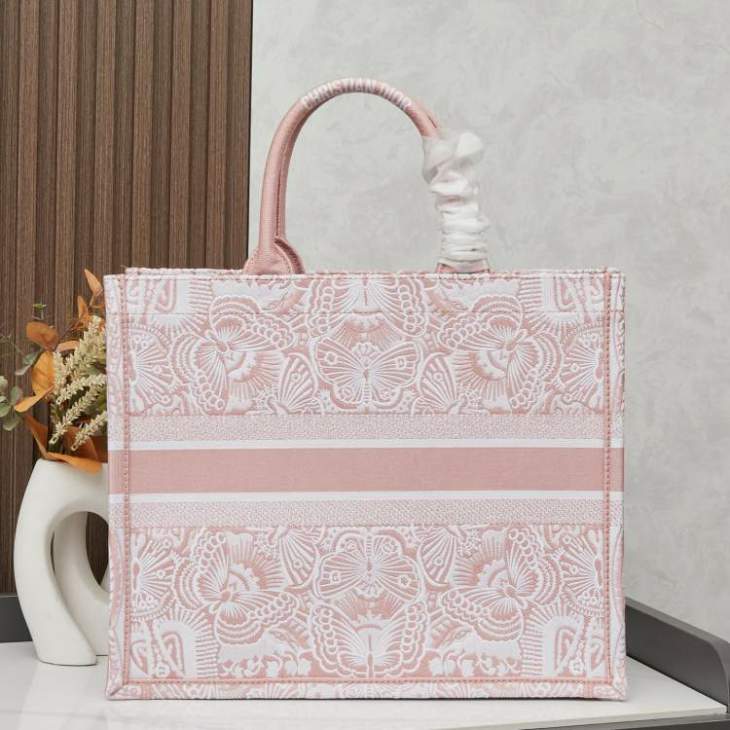 Picture of Dior Handbags _SKUfw239217553fw